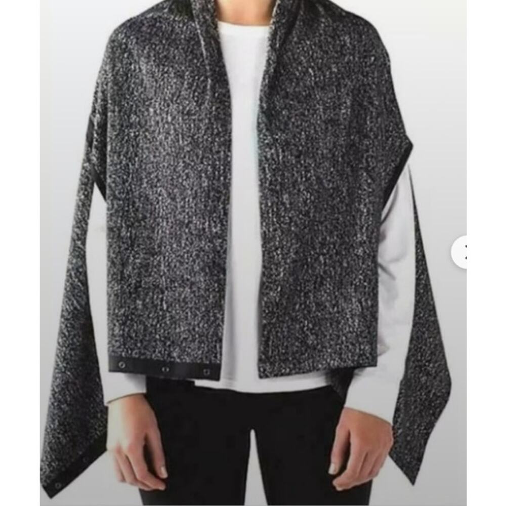 Lululemon Vinyasa Scarf Gray Heather Wrap Shawl Travel Athleisure NWT